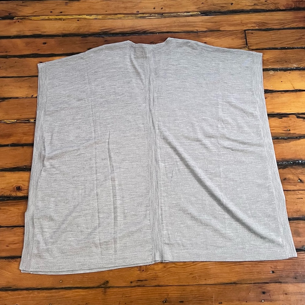 Kinross OS Merino Wool | Silk V-Neck Popover Sweater - Picture 8 of 8